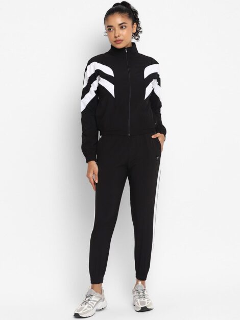 79509ab8-cee4-4b63-83e6-e56b62e4eb8c1700236487658Tracksuits1