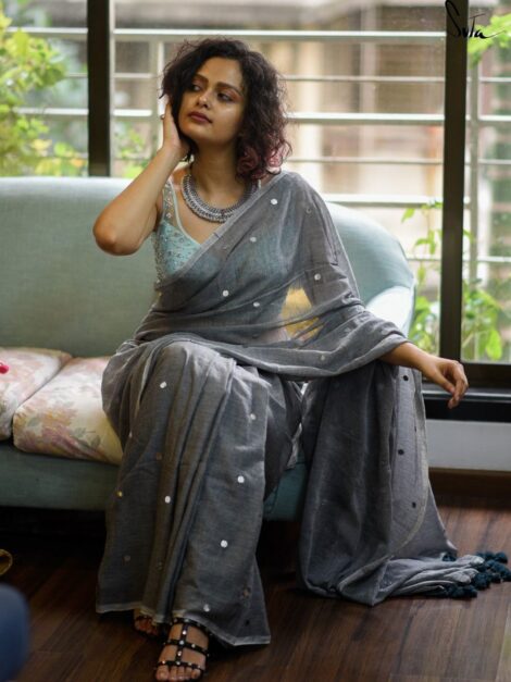 7dce89a9-66e7-4e0a-8d9b-4a51b91d130a1659081862485SutaGreyEmbellishedSequinnedPureCottonSaree1