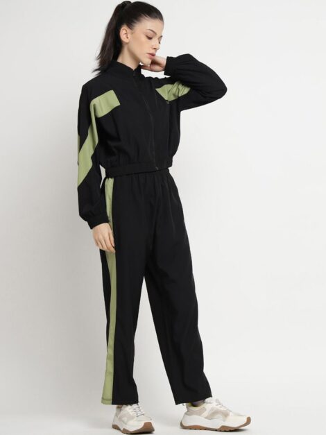 9b4feedb-cd09-4a84-bbff-fce605e46c2f1735192716549Tracksuits4