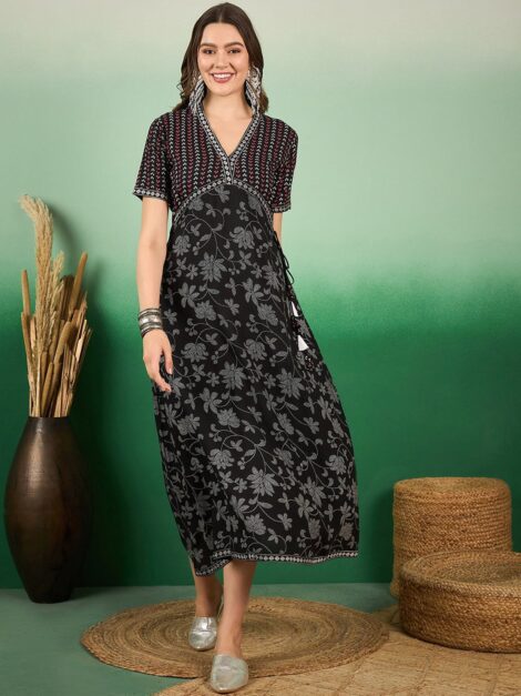 c0ea67e0-9453-4221-9023-8303e9e619721712323771807SangriaWomenBlackDischargePrintEthnicDress1